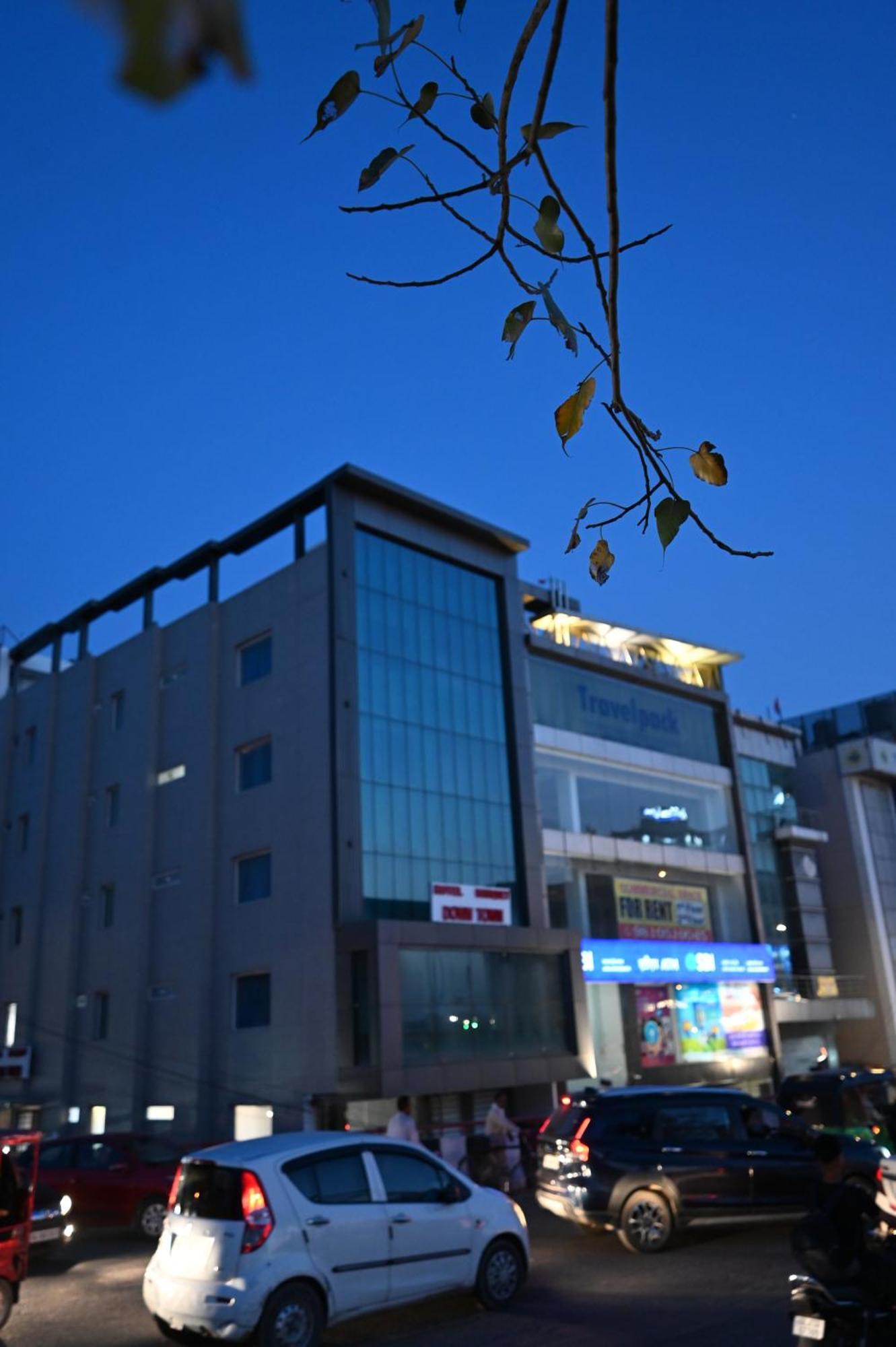 Hotel Down Town Paschim Vihar Delhi  Exterior foto